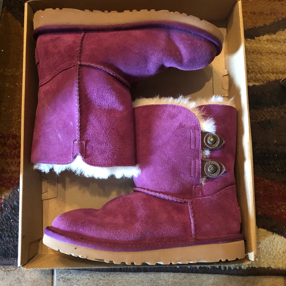 Size 4 UGG